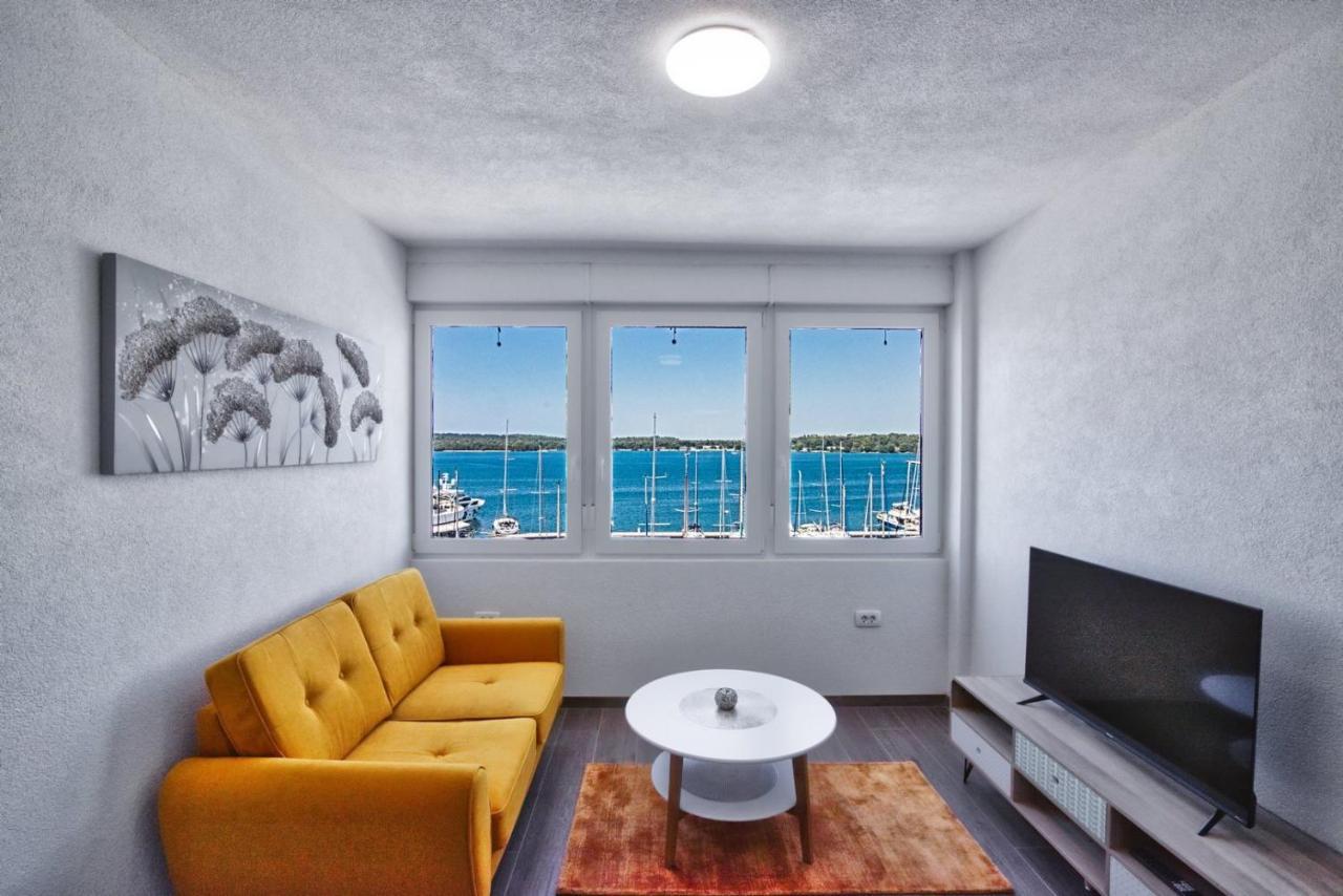 Apartment Marina With Sea View Pula Buitenkant foto