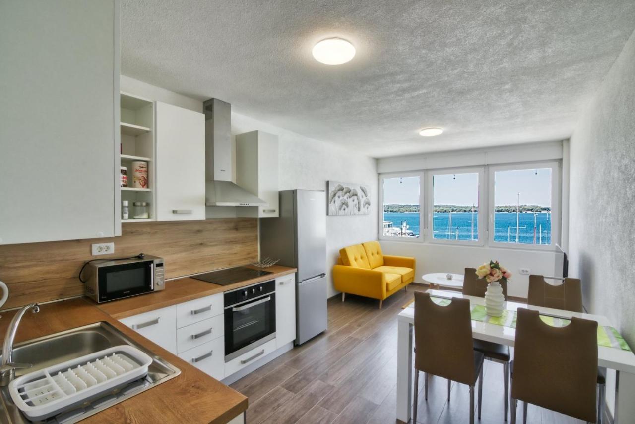 Apartment Marina With Sea View Pula Buitenkant foto