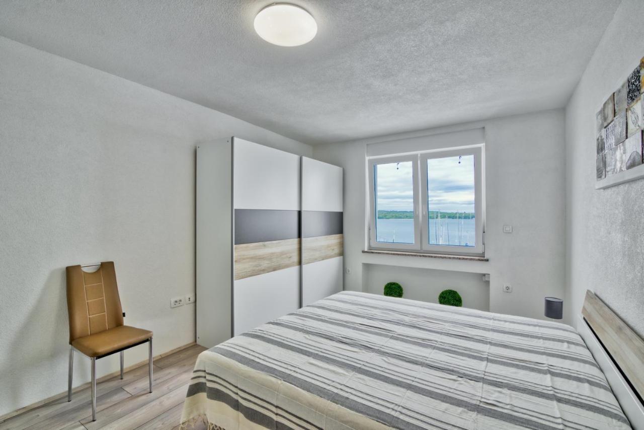 Apartment Marina With Sea View Pula Buitenkant foto