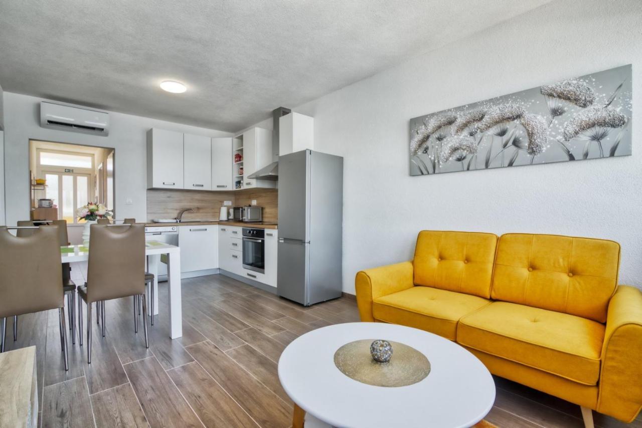 Apartment Marina With Sea View Pula Buitenkant foto