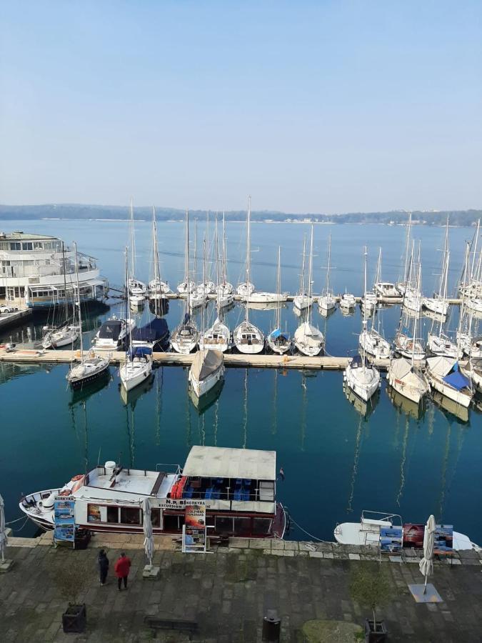 Apartment Marina With Sea View Pula Buitenkant foto