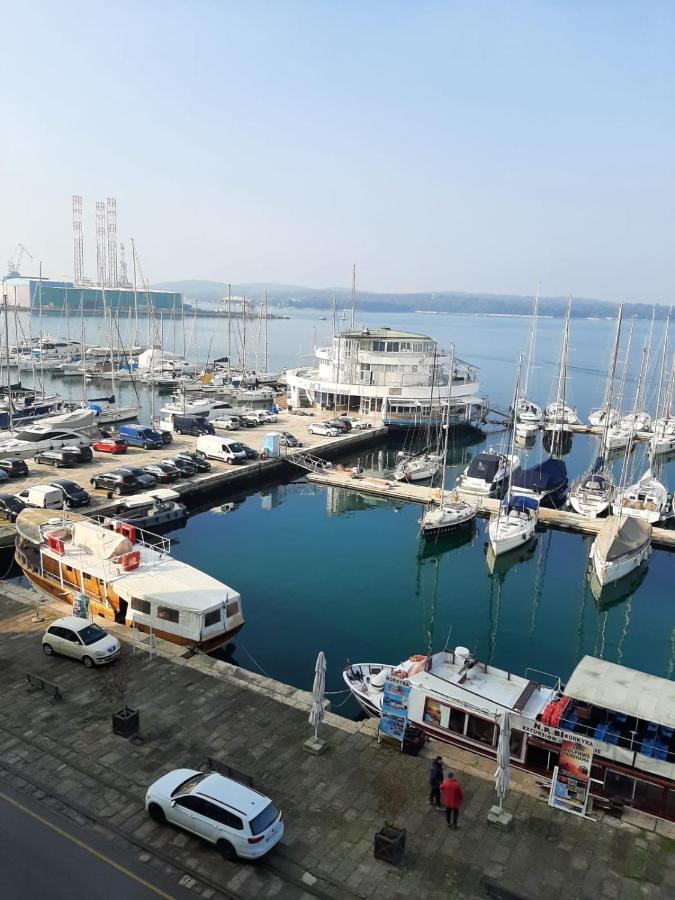 Apartment Marina With Sea View Pula Buitenkant foto
