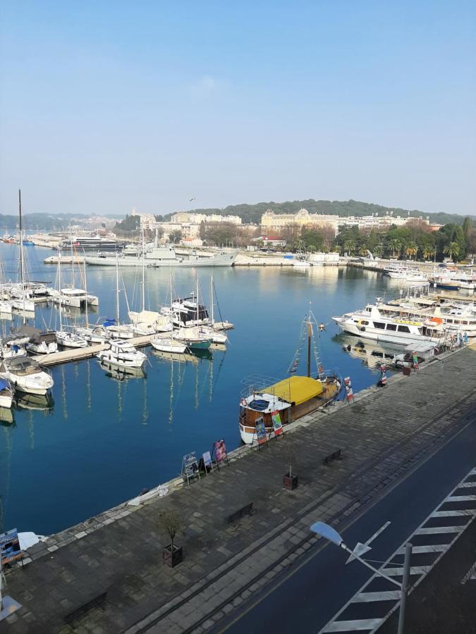 Apartment Marina With Sea View Pula Buitenkant foto